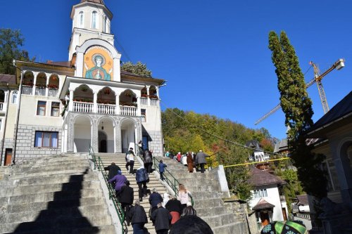 Pelerinaj la mănăstiri maramureşene, al credincioşilor din Bechieşu, Cluj Poza 8833