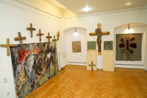 Expoziţia „Crucea, de la comunitate la comuniune. 100 de cruci la 100 de ani”  Poza 8750