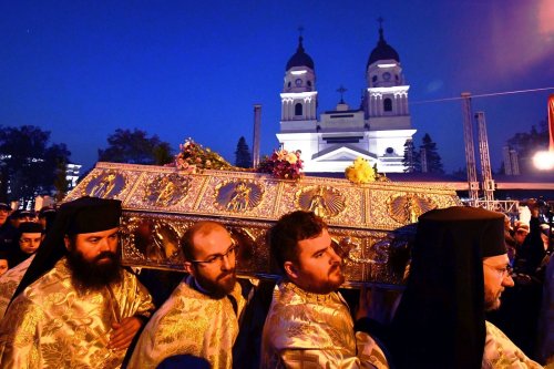 Sfânta Parascheva venerată la Iaşi de mii de pelerini Poza 8673