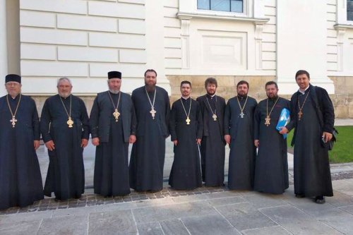 Preoţi din Mitropolia Basarabiei, în pelerinaj la Iaşi Poza 8600