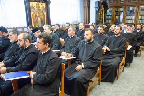 Şedinţa de constituire a Adunării Generale a CAR din Arhiepiscopia Dunării de Jos Poza 8035