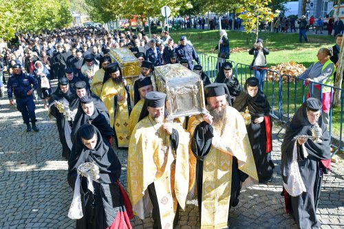 Comuniunea sfinţilor este izvor de unitate românească în cuget şi simţiri Poza 7600