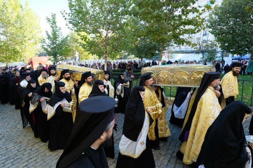 Comuniunea sfinților și credincioșilor români Poza 7608