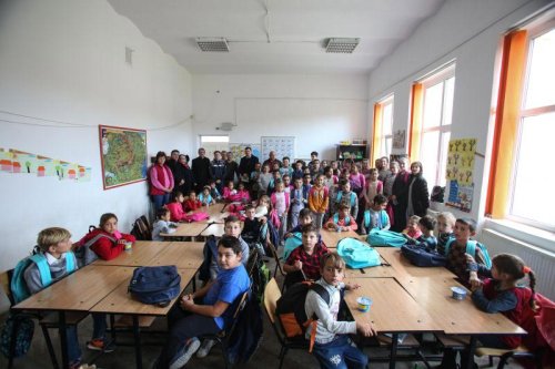 Elevii de la școala din Bruiu, județul Sibiu, au primit daruri Poza 7582