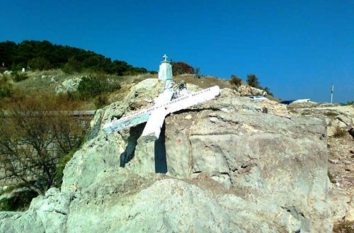 Cruce vandalizată  în insula grecească Lesbos Poza 7789