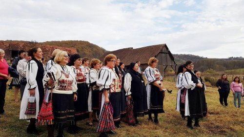 Uniți în credință și tradiții la Rodbav, Țara Făgărașului Poza 7136