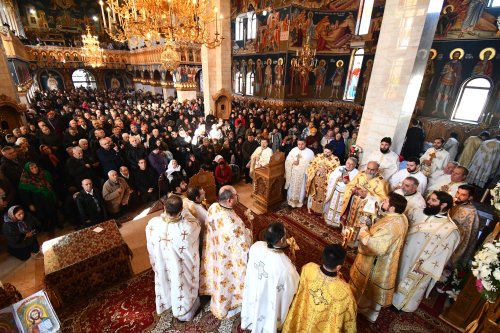 Sfântul Ierarh Nectarie serbat în capitala Moldovei Poza 6485