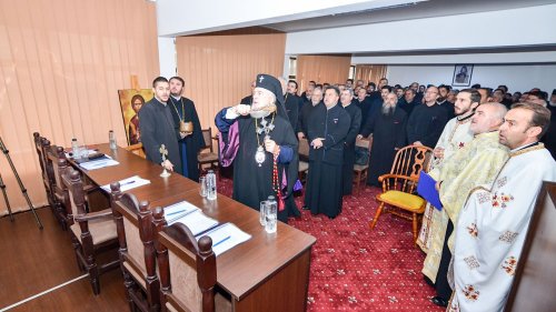 Conferinţe preoțești în Arhiepiscopia Târgoviștei Poza 5724