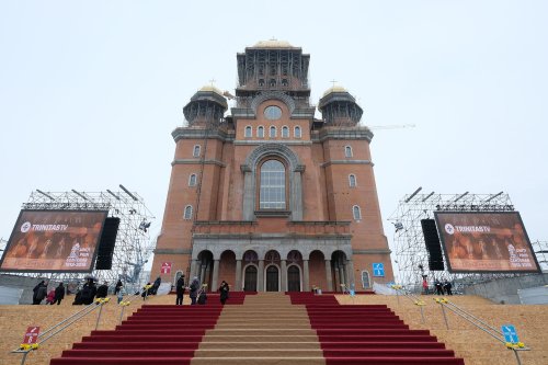 Catedrala Naţională - o necesitate liturgică practică şi un simbol al cinstirii eroilor români Poza 5408