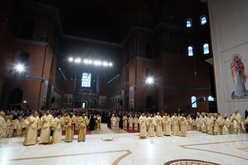 Catedrala Naţională - o necesitate liturgică practică şi un simbol al cinstirii eroilor români Poza 5410