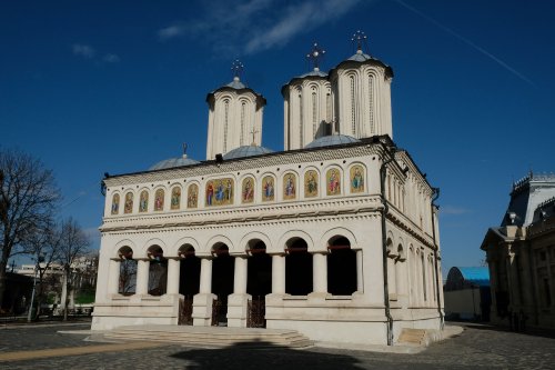 Catedrala Naţională - o necesitate liturgică practică şi un simbol al cinstirii eroilor români Poza 5411