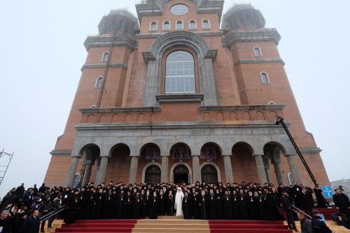 Catedrala Naţională - o necesitate liturgică practică şi un simbol al cinstirii eroilor români Poza 5416