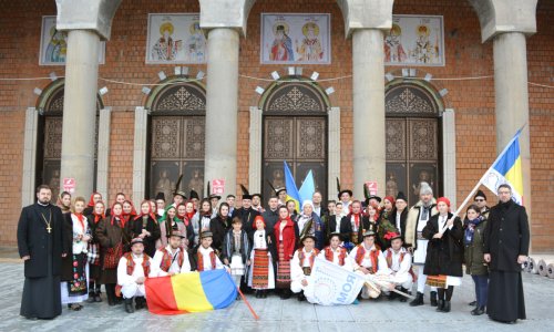 Clujeni şi bistriţeni la sfinţirea Catedralei Mântuirii Neamului