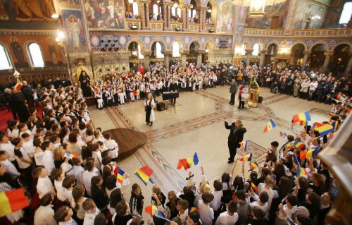 Peste 400 de elevi au cântat în Catedrala mitropolitană din Sibiu Poza 5113