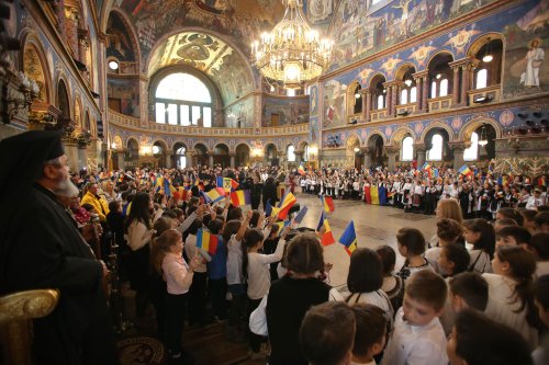 Peste 400 de elevi au cântat în Catedrala mitropolitană din Sibiu Poza 5115