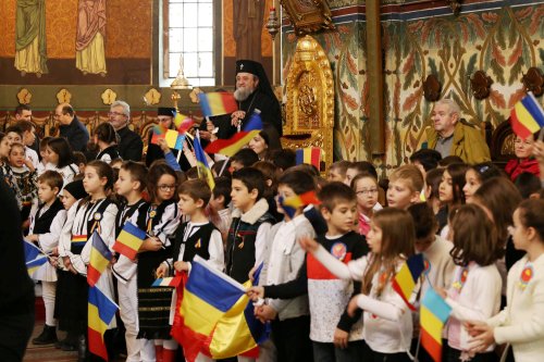 Peste 400 de elevi au cântat în Catedrala mitropolitană din Sibiu Poza 5116