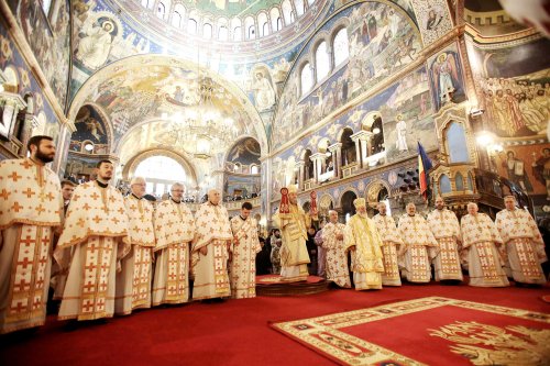 Sărbătoarea Sfântului Apostol Andrei şi a Sfântului Ierarh Andrei Șaguna Poza 4984