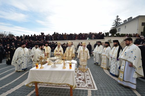 Biserica Mănăstirii Techirghiol a fost sfinţită Poza 4512