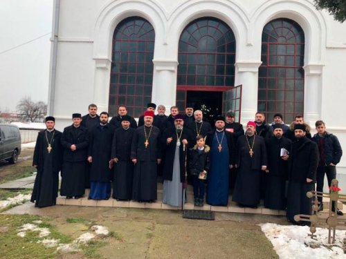 Comuniune liturgică în eparhii din Muntenia Poza 4435
