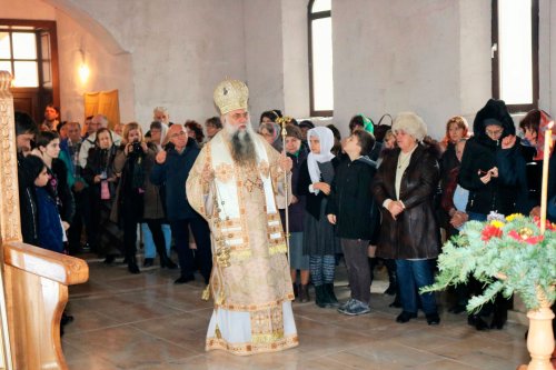 Liturghie arhierească la Biserica „Sfântul Andrei” din Râmnic Poza 4407