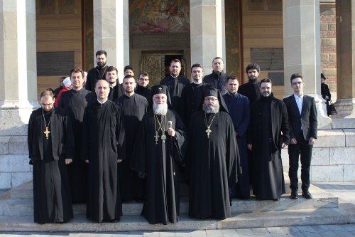 Slujire arhierească în Catedrala Mitropolitană din Craiova Poza 4406