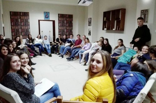 Activităţi filantropice cu voluntarii, la Centrul pentru tineri Ortho Caffé, al Episcopiei Devei și Hunedoarei Poza 4075