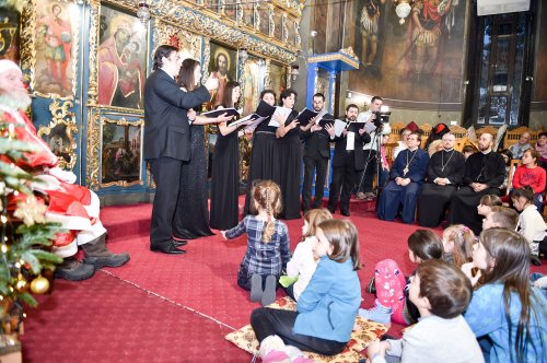 Concert de colinde și daruri pentru copii la Biserica Domnească din Capitală Poza 3998