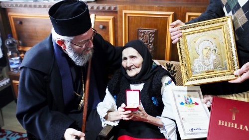Cinstire pentru doi credincioşi cu vârsta de 100 de ani, din Maramureș și Sătmar Poza 3951