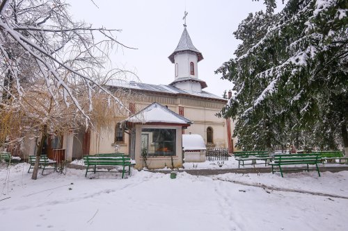 Liturghii arhierești în Duminica Sfinților Strămoși Poza 3917