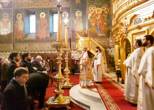 Liturghii arhierești în Duminica Sfinților Strămoși Poza 3918