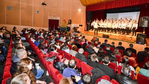 Concert de colinde al școlilor teologice din Târgoviște Poza 3820