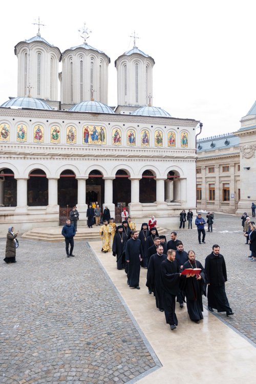 Mersul cu icoana la Reşedinţa Patriarhală Poza 3544
