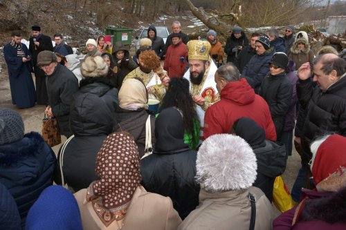 Ajunul Bobotezei  la Mănăstirea Vasiova Poza 3159