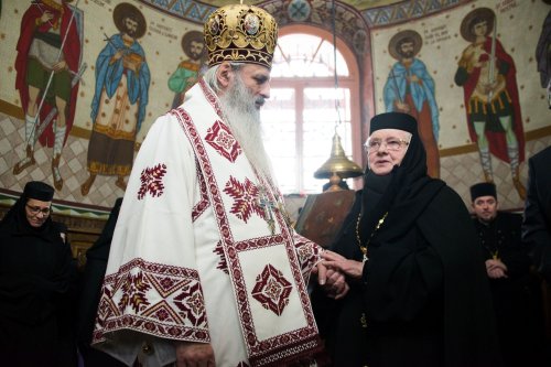 Maica stareţă Teofana Scântei a primit „Crucea Patriarhală” Poza 2854