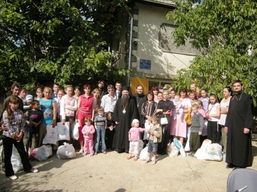 Copii din ţara noastră și Moldova ajutați de români din Italia Poza 2837