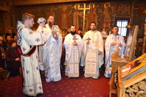 Liturghii arhiereşti la mănăstirile Cârcea şi Vodiţa Poza 2349