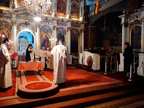 Arhiepiscopul Aradului şi-a sărbătorit ocrotitorul spiritual Poza 2137