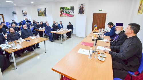 Şedinţe anuale de bilanț în Arhiepiscopia Târgoviștei Poza 2103