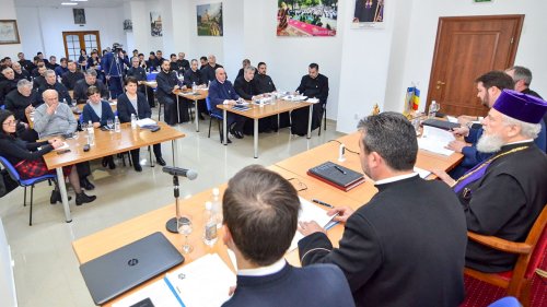 Şedinţe anuale de bilanț în Arhiepiscopia Târgoviștei Poza 2105