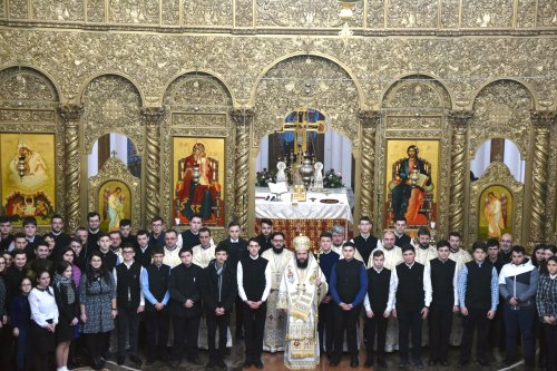 Studenții și elevii teologi din Arad și Caransebeș și-au cinstit ocrotitorii Poza 1609