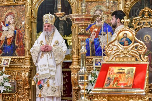 Întâmpinarea Domnului cu evlavie și lumină la Catedrala Patriarhală Poza 1423