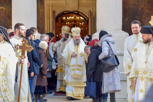 Întâmpinarea Domnului cu evlavie și lumină la Catedrala Patriarhală Poza 1424