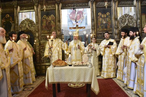 Slujiri arhiereşti în Duminica a 32-a după Rusalii Poza 1341