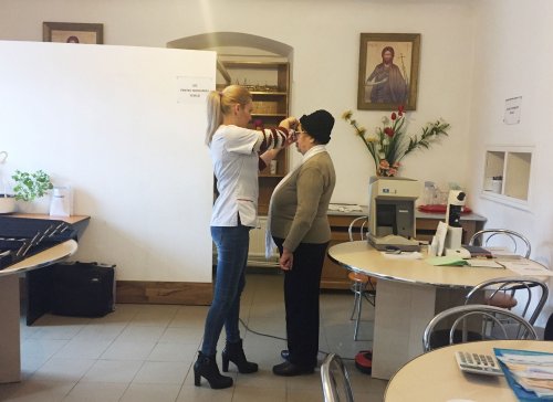 Consultaţii oftalmologice gratuite la Așezământul social Baia de Arieș, Alba Poza 794