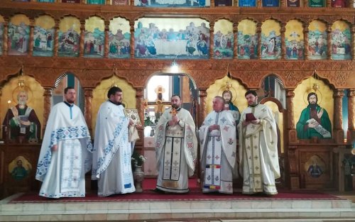 Instalarea noului preot al Parohiei „Brâul Maicii Domnului” din satul Sub Coastă, Cluj Poza 796