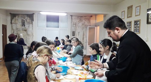 „Atelier literar-gastronomic” cu elevii, în parohia clujeană „Naşterea Domnului” Poza 416