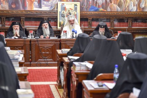Ierarhii Bisericii Ortodoxe Române s-au întâlnit la București Poza 336