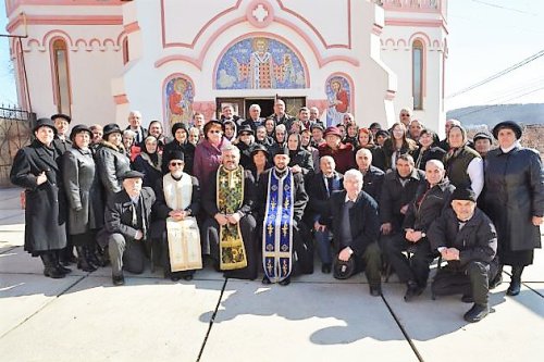 Corul din Parohia Dumbrăviţa, judeţul Braşov, a sărbătorit 60 de ani Poza 115132