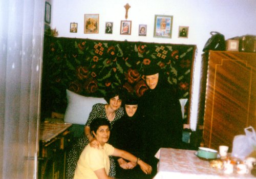 Monahiile Xenia și Neonila Gâda biruind încercările Decretului potrivnic vieții călugărești Poza 115112