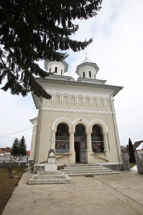 O catedrală a Țării Făgărașului: Biserica „Sfântul Nicolae” din Ucea de Jos Poza 114922